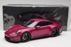 Porsche 911 992 GT3 Ruby Star Neo Red GT Spirit 1:12 GT536 Resina - imagem 6 de 6