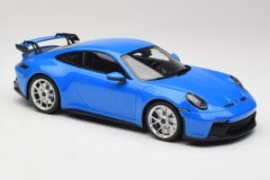 Porsche 911 992 GT3 Shark Azul & Jantes Prata Minichamps 1:18 143069015 Resina - imagem 4 de 6