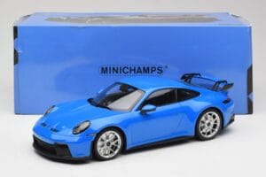Porsche 911 992 GT3 Shark Azul & Jantes Prata Minichamps 1:18 143069015 Resina - imagem 6 de 6