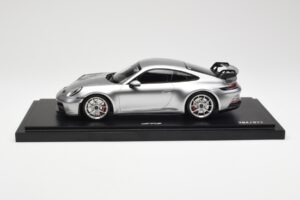 Porsche 911 992 GT3 Prata Minichamps 1:18 WAP0211510M004 Resina - imagem 3 de 7