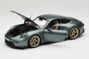 Porsche 911 992 GT3 Touring Package Malachite Green Metallic Norev 1:18 187382 Metal - imagem 2 de 8