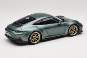 Porsche 911 992 GT3 Touring Package Malachite Green Metallic Norev 1:18 187382 Metal - imagem 3 de 8