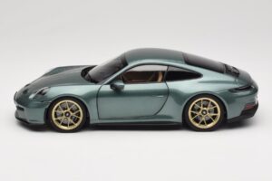 Porsche 911 992 GT3 Touring Package Malachite Green Metallic Norev 1:18 187382 Metal - imagem 4 de 8