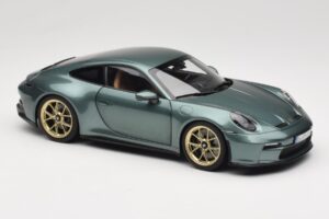 Porsche 911 992 GT3 Touring Package Malachite Green Metallic Norev 1:18 187382 Metal - imagem 6 de 8