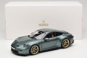 Porsche 911 992 GT3 Touring Package Malachite Green Metallic Norev 1:18 187382 Metal - imagem 8 de 8