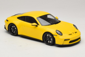 Porsche 911 992 GT3 Touring Amarelo Jantes Pretas Minichamps 1:18 117069021 Metal - imagem 4 de 6