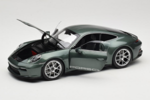 Porsche 911 992 S/T Malachite Green Metallic Norev 1:18 187472 Metal - imagem 2 de 8