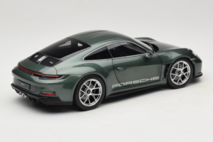 Porsche 911 992 S/T Malachite Green Metallic Norev 1:18 187472 Metal - imagem 3 de 8