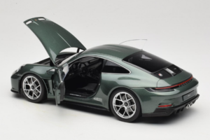 Porsche 911 992 S/T Malachite Green Metallic Norev 1:18 187472 Metal - imagem 4 de 8