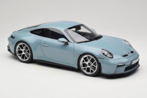 Porsche 911 992 S/T Meisenblau Norev 1:12 127550 Metal - imagem 4 de 6