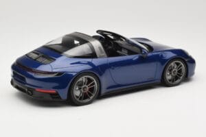 Porsche 911 992 Targa 4 GTS Blue Metallic Minichamps 1:18 155061060 Metal - imagem 2 de 6