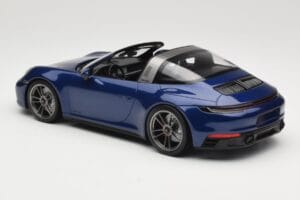 Porsche 911 992 Targa 4 GTS Blue Metallic Minichamps 1:18 155061060 Metal - imagem 5 de 6