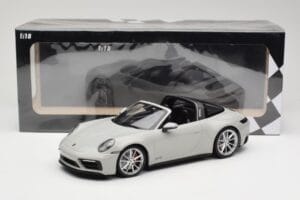 Porsche 911 992 Targa 4 GTS Cinzento Minichamps 1:18 155061064 Metal - imagem 6 de 6