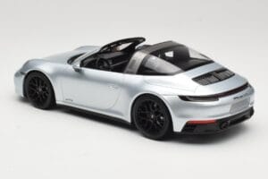 Porsche 911 992 Targa 4 GTS Prata Minichamps 1:18 155061061 Metal - imagem 5 de 6
