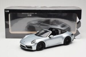 Porsche 911 992 Targa 4 GTS Prata Minichamps 1:18 155061061 Metal - imagem 6 de 6