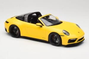 Porsche 911 992 Targa 4 GTS Amarelo Minichamps 1:18 153061064 Metal - imagem 4 de 6