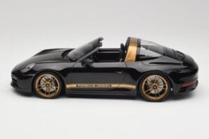 Porsche 911 992 Targa Porsche Design Preto & Dourado Concept Minichamps 1:18 PORSCHE001 Metal - imagem 3 de 6