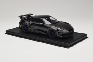Porsche 911 992 TechArt GTstreet R Preto Com Jantes Azuis TechArt 1:18 REMC009 Resina - imagem 4 de 6