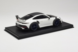 Porsche 911 992 TechArt GTstreet R Branco Com Jantes Azuis TechArt 1:18 REMC014 Resina - imagem 3 de 6