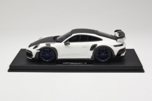 Porsche 911 992 TechArt GTstreet R Branco Com Jantes Azuis TechArt 1:18 REMC014 Resina