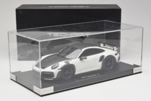 Porsche 911 992 TechArt GTstreet R Branco Com Jantes Azuis TechArt 1:18 REMC014 Resina - imagem 6 de 6