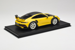 Porsche 911 992 TechArt GTstreet R Amarelo Com Jantes Brancas TechArt 1:18 REMC015 Resina - imagem 2 de 6