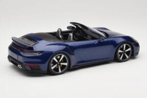 Porsche 911 992 Turbo S Cabriolet Blue Metallic Minichamps 1:18 155069081 Metal - imagem 2 de 6