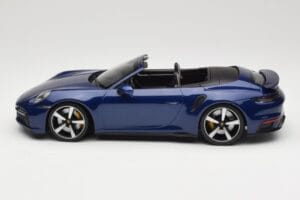 Porsche 911 992 Turbo S Cabriolet Blue Metallic Minichamps 1:18 155069081 Metal - imagem 3 de 6