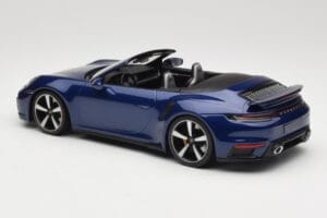 Porsche 911 992 Turbo S Cabriolet Blue Metallic Minichamps 1:18 155069081 Metal - imagem 5 de 6