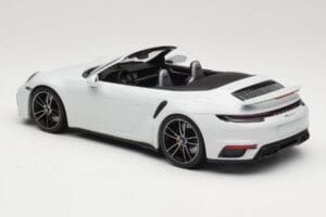 Porsche 911 992 Turbo S Cabriolet White Metallic Minichamps 1:18 155069080 Metal - imagem 5 de 6