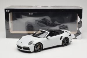 Porsche 911 992 Turbo S Cabriolet White Metallic Minichamps 1:18 155069080 Metal - imagem 6 de 6
