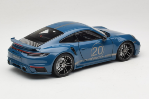 Porsche 911 992 Turbo S Coupe Sport Design Azul Minichamps 1:18 113069073 Metal - imagem 3 de 8