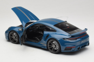 Porsche 911 992 Turbo S Coupe Sport Design Azul Minichamps 1:18 113069073 Metal - imagem 5 de 8