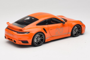 Porsche 911 992 Turbo S Coupe Sport Design Laranja Minichamps 1:18 113069074 Metal - imagem 3 de 8