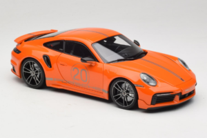 Porsche 911 992 Turbo S Coupe Sport Design Laranja Minichamps 1:18 113069074 Metal - imagem 6 de 8