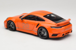 Porsche 911 992 Turbo S Coupe Sport Design Laranja Minichamps 1:18 113069074 Metal - imagem 7 de 8