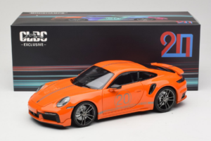 Porsche 911 992 Turbo S Coupe Sport Design Laranja Minichamps 1:18 113069074 Metal - imagem 8 de 8