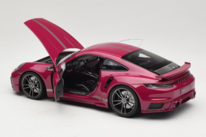 Porsche 911 992 Turbo S Coupe Sport Design Vermelho Minichamps 1:18 113069075 Metal - imagem 5 de 8