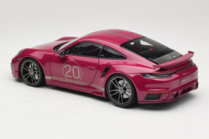 Porsche 911 992 Turbo S Coupe Sport Design Vermelho Minichamps 1:18 113069075 Metal - imagem 7 de 8