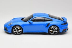 Porsche 911 992 Turbo S Gentian Azul Minichamps 1:18 155069074 Metal - imagem 3 de 6