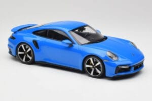 Porsche 911 992 Turbo S Gentian Azul Minichamps 1:18 155069074 Metal - imagem 4 de 6