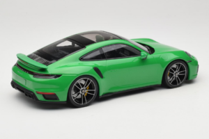 Porsche 911 992 Turbo S Verde Minichamps 1:18 153069077 Metal - imagem 2 de 6