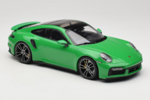 Porsche 911 992 Turbo S Verde Minichamps 1:18 153069077 Metal - imagem 4 de 6