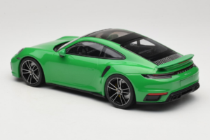 Porsche 911 992 Turbo S Verde Minichamps 1:18 153069077 Metal - imagem 5 de 6