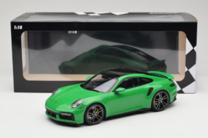 Porsche 911 992 Turbo S Verde Minichamps 1:18 153069077 Metal - imagem 6 de 6