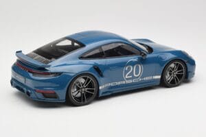 Porsche 911 992 Turbo S Sport Design Package Gentian Blue Metallic Minichamps 1:18 155069170 Metal - imagem 2 de 6