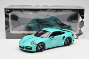 Porsche 911 992 Turbo S Sport Design Package Racing Green Minichamps 1:18 155069175 Metal - imagem 6 de 6
