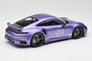 Porsche 911 992 Turbo S Sport Design Package Viola Metallic Minichamps 1:18 155069174 Metal - imagem 2 de 6