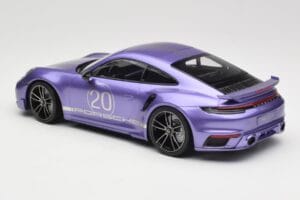 Porsche 911 992 Turbo S Sport Design Package Viola Metallic Minichamps 1:18 155069174 Metal - imagem 5 de 6