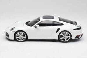 Porsche 911 992 Turbo S Branco Concept Minichamps 1:18 WAP0211620CNP Metal - imagem 3 de 6